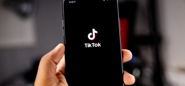 why-tiktok-is-bad-for-mental-health-society-and-teens-shortform-books