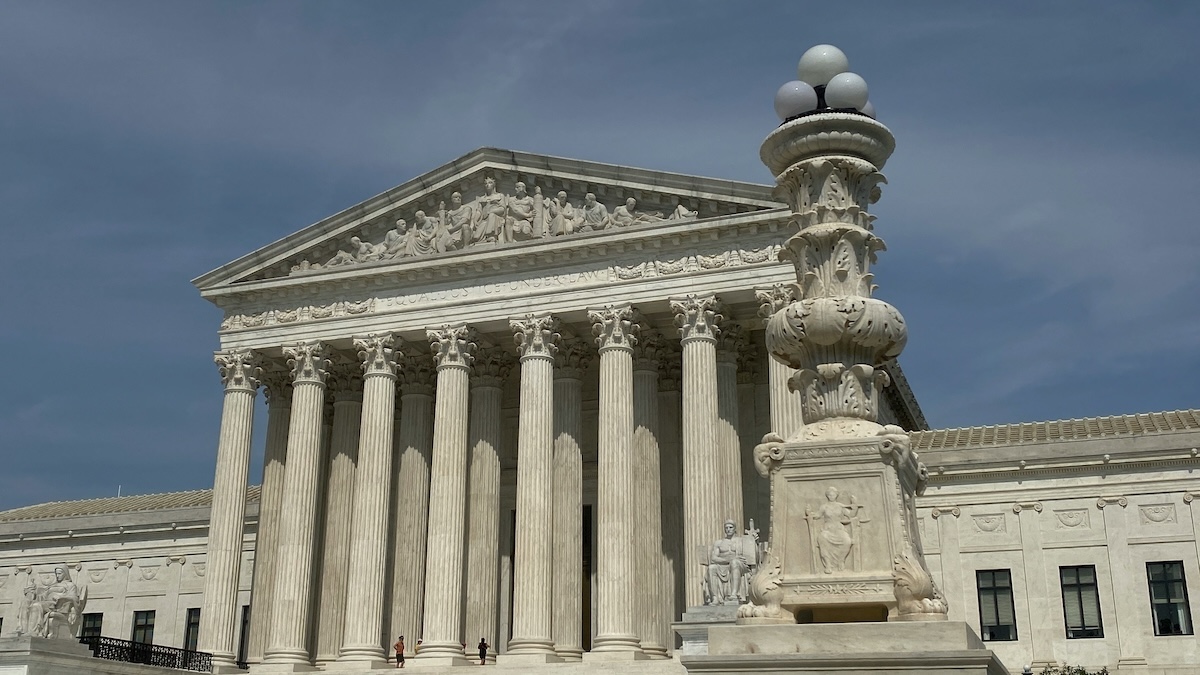 Gun Rights: The Supreme Court Tests Its Own Limits on Guns | Shortform ...