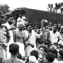 Gandhiji and Sub-Inspector Qurban Ali during Mahatma Gandhi's Champaran Satyagraha in 1917