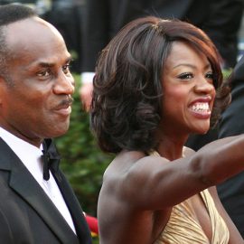 An image of Viola Davis and Julius Tennon from February 2009 Academy Awards