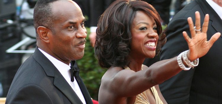 An image of Viola Davis and Julius Tennon from February 2009 Academy Awards