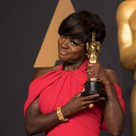 Viola Davis holding an Oscar award trophy